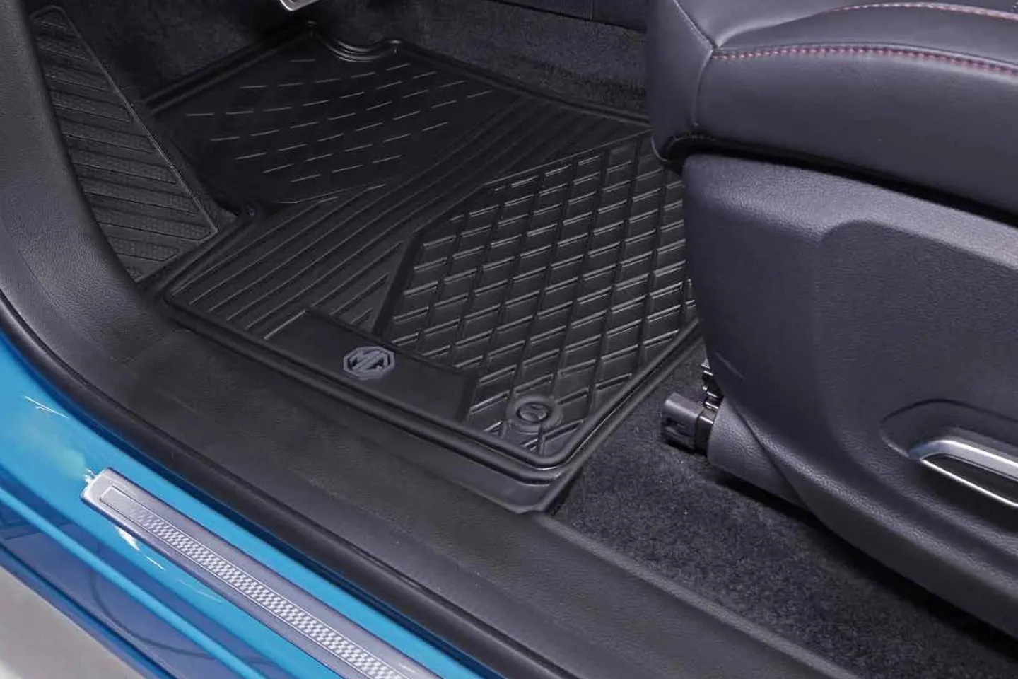 https://cdn.mgmotor.com.mx/storage/accesorios/ehs/mg-ehs-tapete-uso-rudo-ehs.webp
