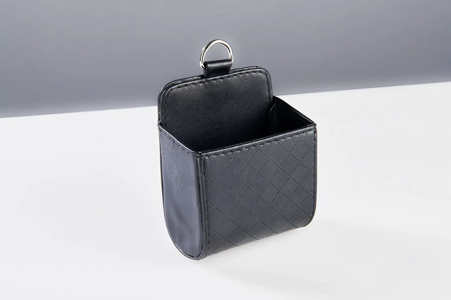 https://cdn.mgmotor.com.mx/storage/accesorios/generales/mg-generales-caja-pequena-organizadora-01.webp