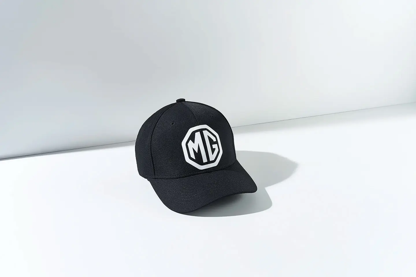 https://cdn.mgmotor.com.mx/storage/accesorios/generales/mg-generales-gorra-negra.webp