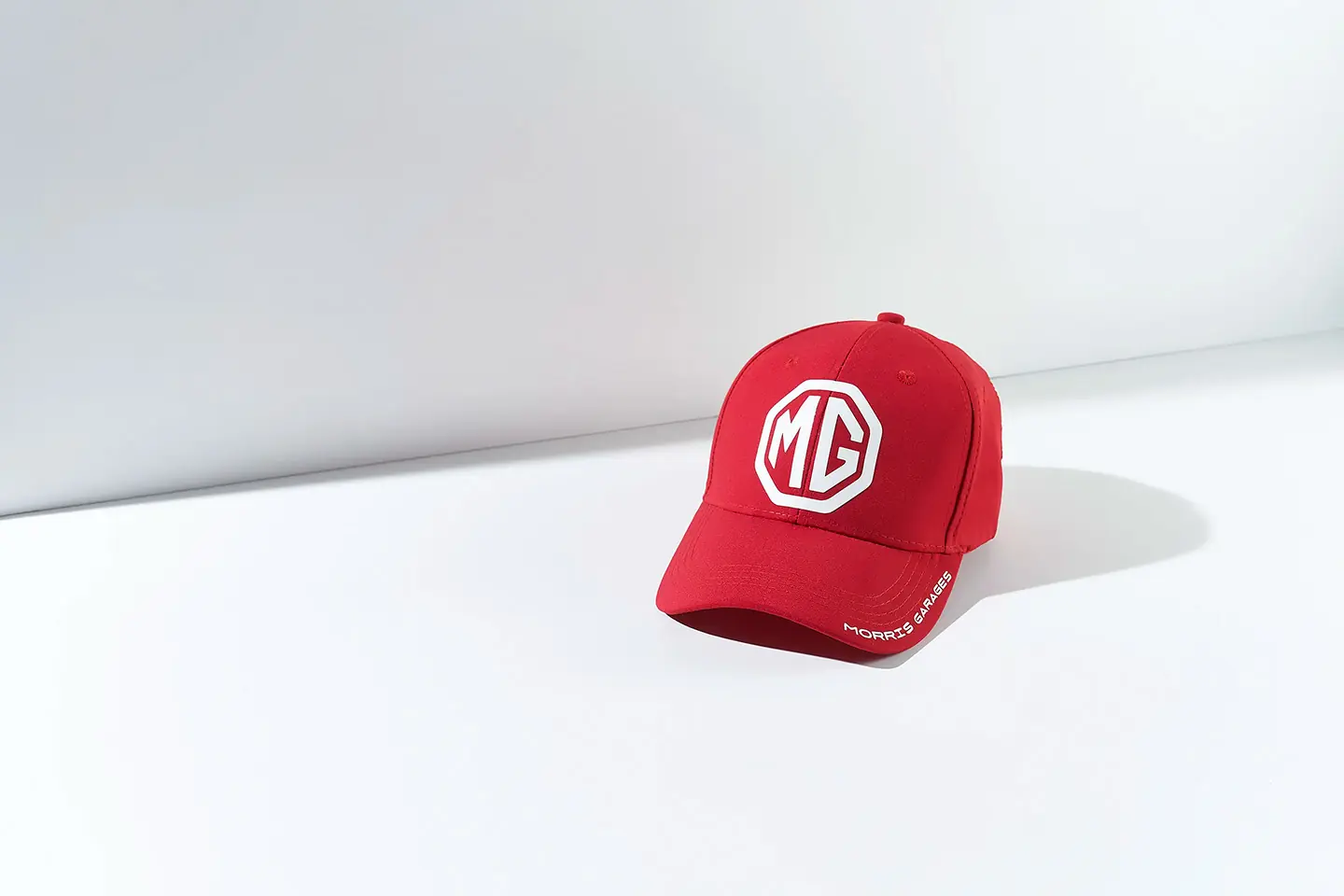 https://cdn.mgmotor.com.mx/storage/accesorios/generales/mg-generales-gorra-roja.webp