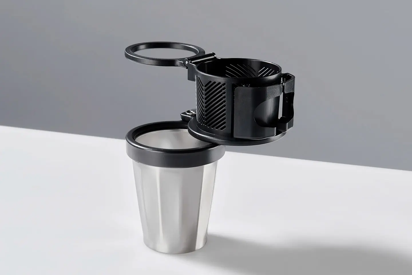 https://cdn.mgmotor.com.mx/storage/accesorios/generales/mg-generales-portavaso-triple-mg.webp