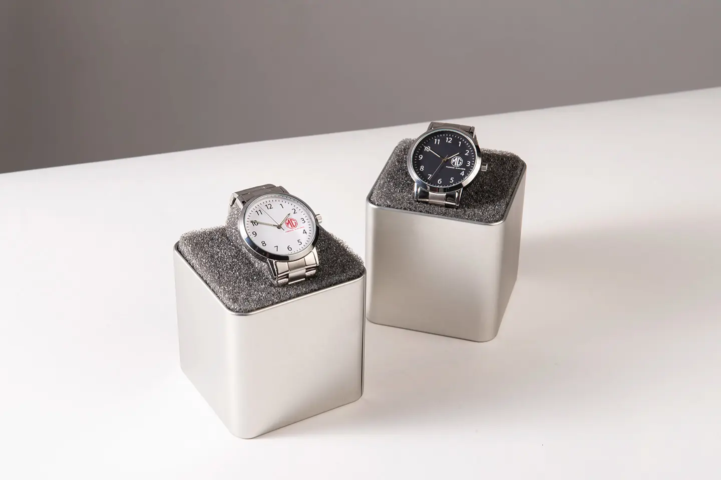 https://cdn.mgmotor.com.mx/storage/accesorios/generales/mg-generales-reloj-negro.webp