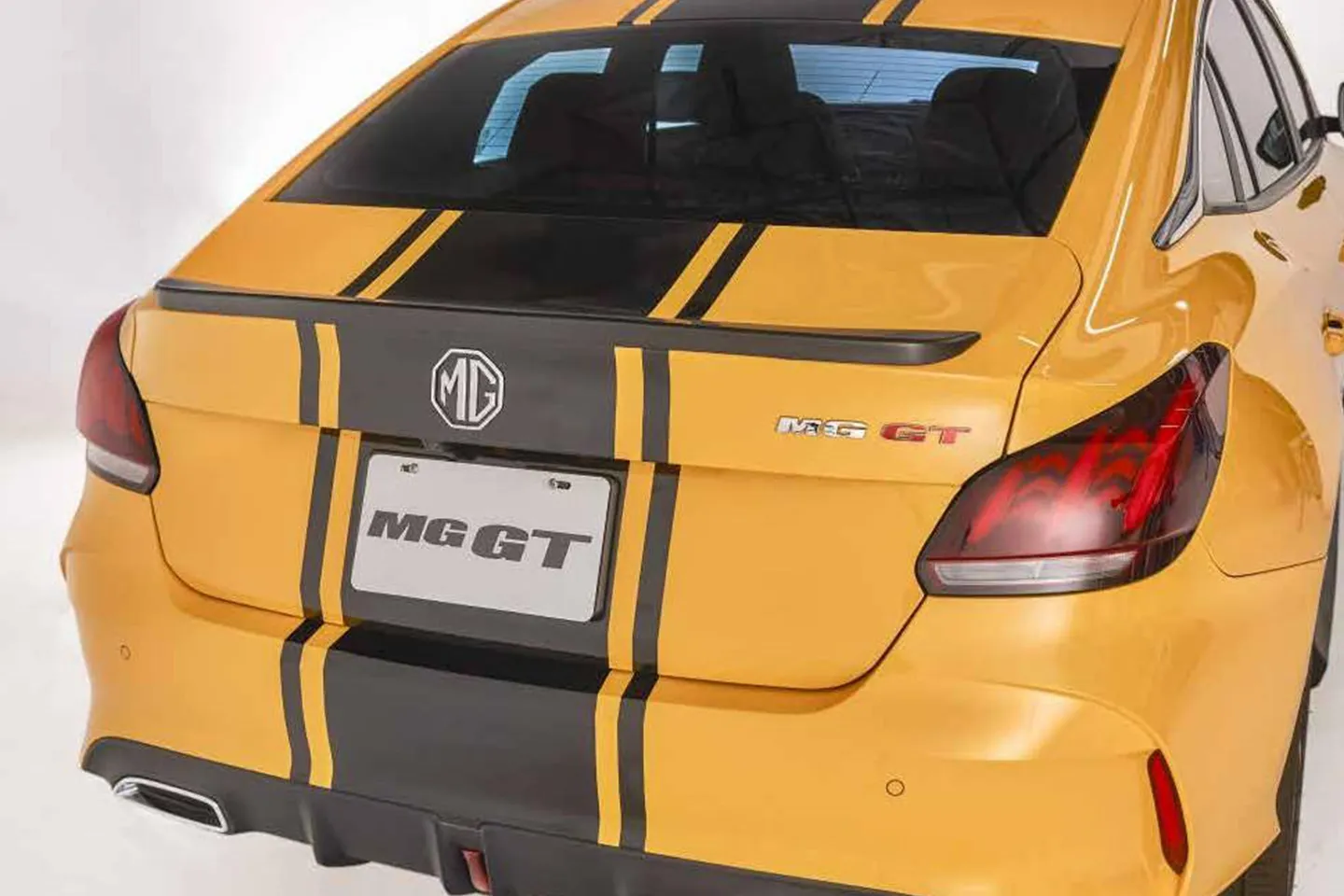 https://cdn.mgmotor.com.mx/storage/accesorios/gt/mg-gt-calcomanias-central-gt.webp