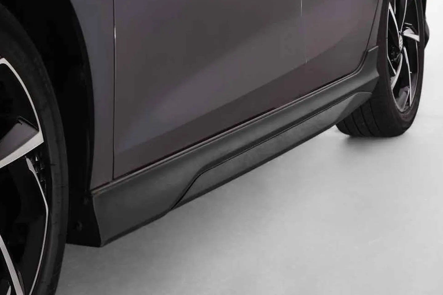 https://cdn.mgmotor.com.mx/storage/accesorios/gt/mg-gt-estribos-laterales.webp