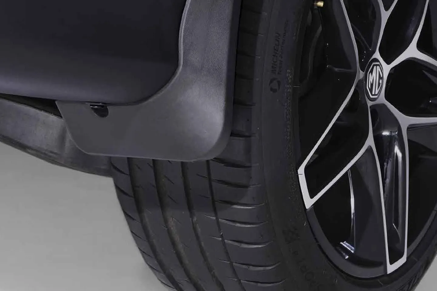 https://cdn.mgmotor.com.mx/storage/accesorios/rx5/mg-rx5-guardafangos-rx5.webp